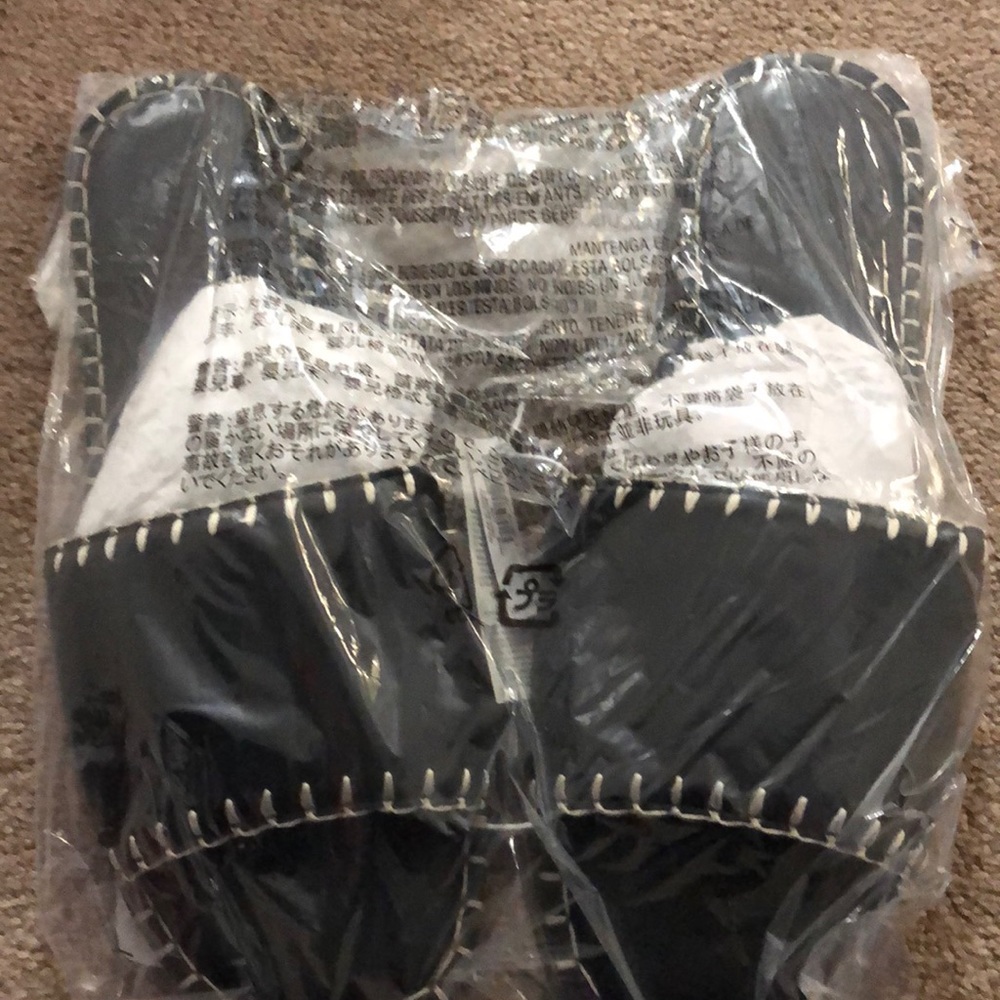 π NWT still in packaging! - Picture 2 of 2